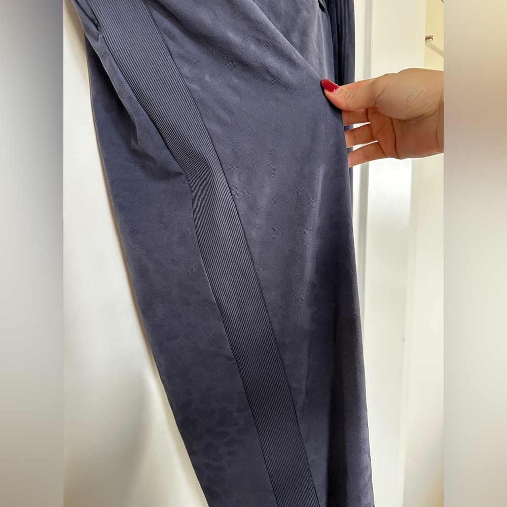 Athleta Brooklyn Textured Ankle Pant Leopard Medieval Violet Size 12 - Picture 9 of 16